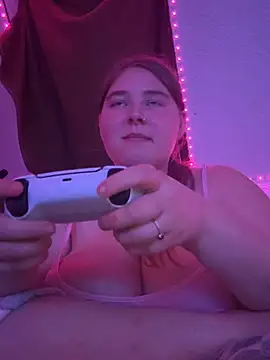 Sassi_babe - Bis Ende des Streams oben frei + 1wunsch