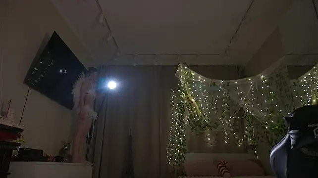 EditaBails - Lift skirt and spin around slowly
