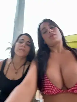 Louisexx - Flashing my boobs in public 🔥🔥🥵