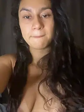 Yummi_bigclit - Dedos na ppka + plug anal