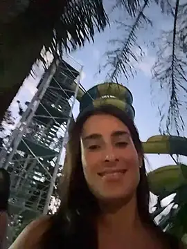 Louisexx - Flashing my boobs in public 🔥🔥🥵