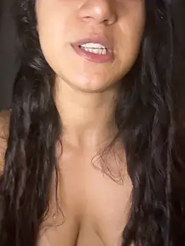 Yummi_bigclit - Dedos na ppka + plug anal