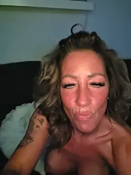 NoraBluee - Suck on my 2 Fingers like on ur dick 🍌