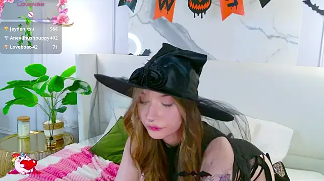 Flora_DeVille - doggy pose