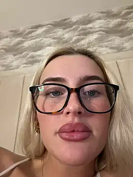 Blondetart69 - SIT WITH LEGS SPREAD NAKED 5 MIN