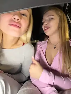 Liza_risky - Both pussy show In uber