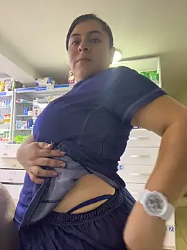 MajoMoretti - Show my booty without panties
