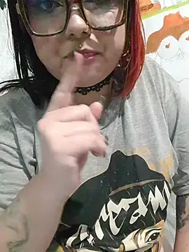 Latina_Curvy2 - Show tits + photo