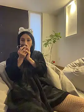 Lucyjoi - Desnúdate por favor