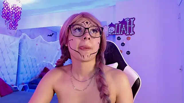 Spicy_scarlett - Water on my ass 💦