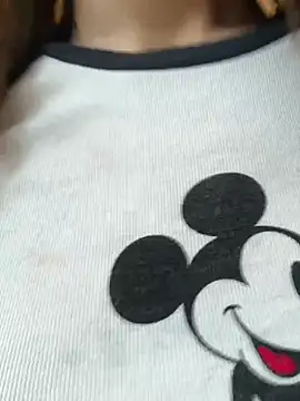 Nunibuu - One finger inside pussy standing 👀🥵 sh