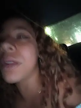 Vivianeleoa - Exibindo peitos ao ar livre