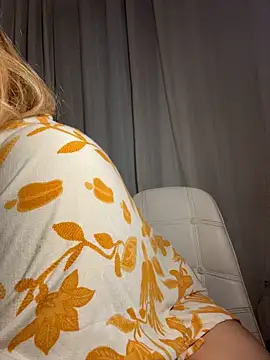 AlanaRose_Live - Sentar gostoso no dildo de 18cm com o cu