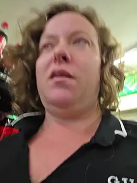 Julimonroe - Wet and creamy in public 💦