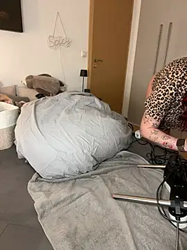 OliviaaFischer - Show Boobs 10min +3 Videos