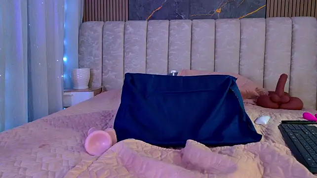 Carol_juicyy - Show Big Squirt 🍑🍑💦💦