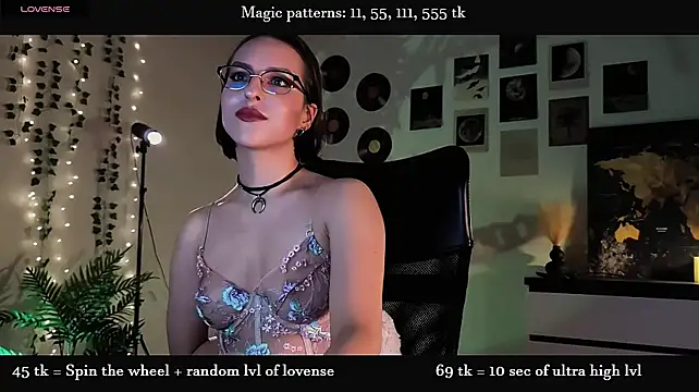 Alicia_x_art - Dofggy pose and spank ass till red