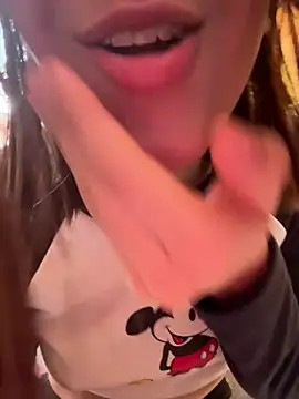 Nunibuu - One finger inside pussy standing 👀🥵 sh
