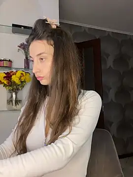 Polli_Kiss - Clamp on the clitoris + oil on the pussy