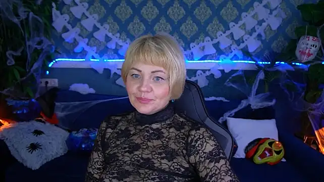 AmaraNights - Ass and breast show