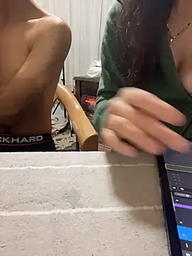 Deloreann - Show tits meme gösterme