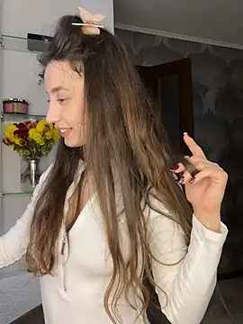 Polli_Kiss - Clamp on the clitoris + oil on the pussy