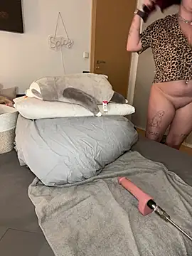 OliviaaFischer - Show Boobs 10min +3 Videos