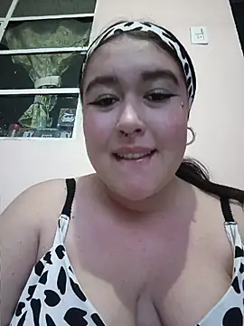 Fiery_Mia - Show tits + show saliva 🤤
