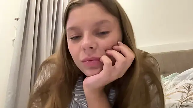 AmieLendor - Video masturbating pussy extreme closeup