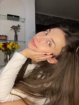 Polli_Kiss - Clamp on the clitoris + oil on the pussy