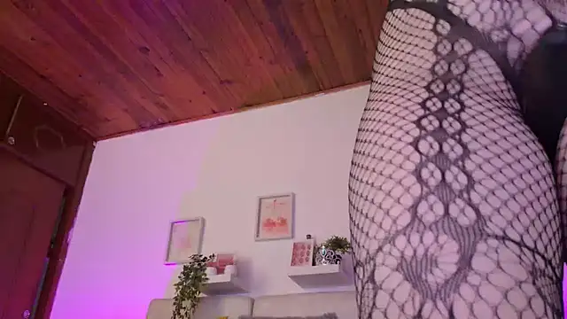 Malka_Burning - PLUG LIGHTS FIGERING PUSSY ❤️