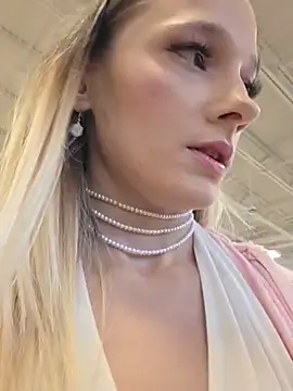 Chloe_StClaire - Flash tits