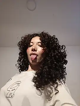 Cutecurly - FLASH PUSSY CREAMY + ZOOM!