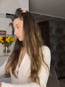 Polli_Kiss - Clamp on the clitoris + oil on the pussy