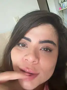 Julie_Belle_ - Show boobs and play