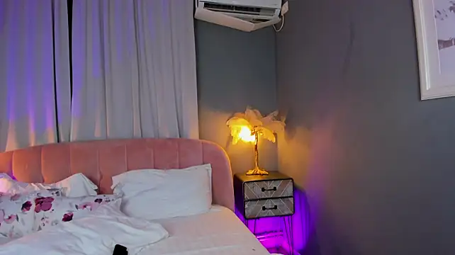 AmedeeaBanks - I want your hardness inside me🍌