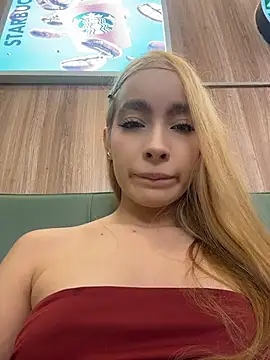 Isabella-gaviria - FUCK ME DOGGY STYLE UNDER THE TABLE😈🥵