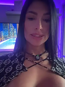 Its_viviana - Naked oil tits amd spit