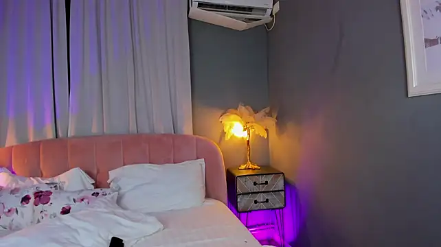 AmedeeaBanks - I want your hardness inside me🍌