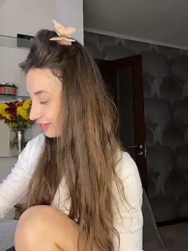Polli_Kiss - Clamp on the clitoris + oil on the pussy