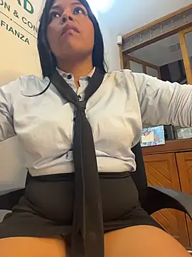 Emilly__Bown_ - SHOWS A DILDO IN RECIPE