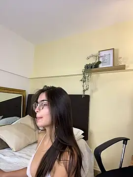 Emma_Vonn - I want to rub my pussy and show you 💦🍑