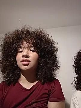 Cutecurly - FLASH PUSSY CREAMY + ZOOM!