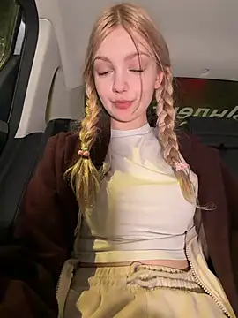 Elsawhere - massage boobs in bra in TAXI 🚖