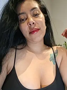 Luianna - Remove top, full topless, 5 minutes