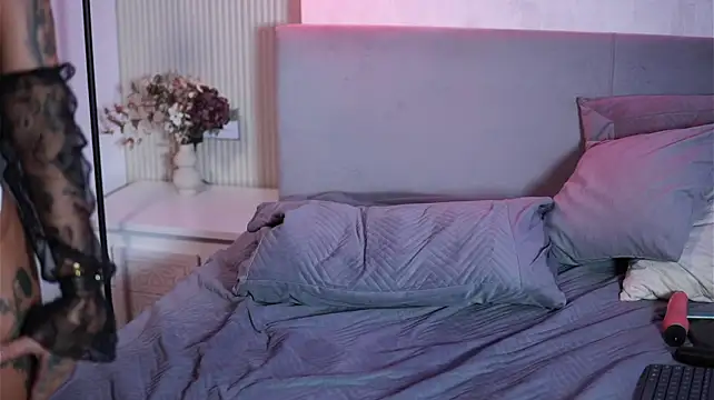 CarlottaRusso - finger my wet pussy