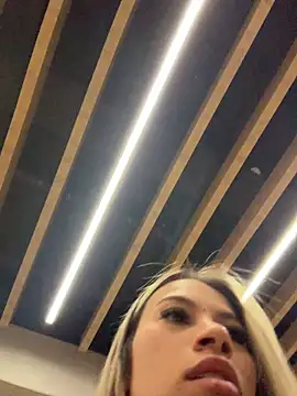 Mia_Rosee1 - Show squirt in bathroom mall💦💦💦