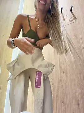 Mia_Rosee1 - Show squirt in bathroom mall💦💦💦