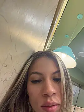 Mia_Rosee1 - Show squirt in bathroom mall💦💦💦
