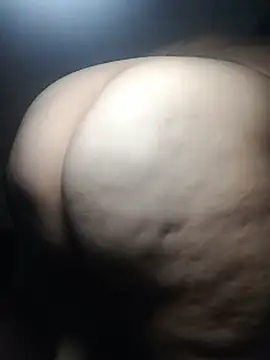 Marialae2735 - Open ass in 4 with both hands